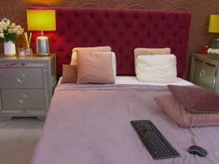 moonligt_iris naked cam girl loves ohmibod vibration in her tight pussy online