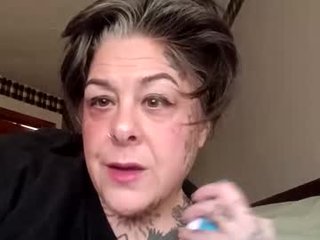 mnkfun4u cam milf plunges her fingers into her hairy pussy online