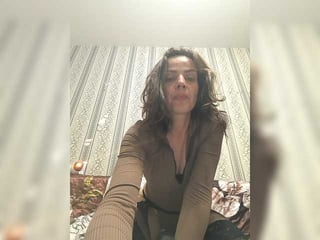 ogonekkati brunette cam babe loves getting her cunt banged online