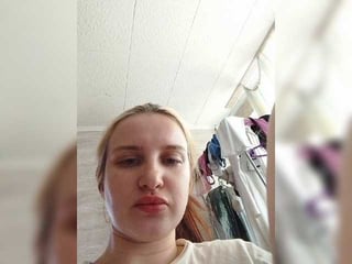 adams-1 depraved blonde cam girl presents her pussy drilled