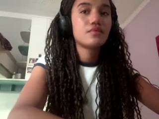 butterflyboop english cam girl show his beauty legs online