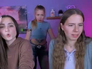 aylin_mirage blonde cam babe in the chatroom offers her holes for banging