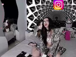 lilithcaine cam babe with big tits in private live sex show