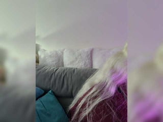 alicekitty depraved blonde cam girl presents her pussy drilled