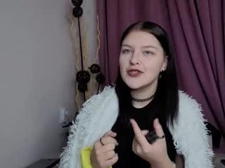 maybellspitz sex cam with a horny cute cam girl that's also incredibly naughty