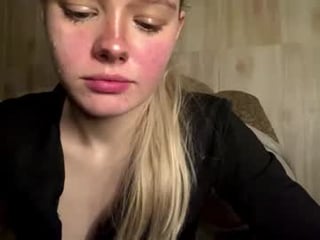 juligwartney cute cam girl gives blowjob and gets her holes pounded