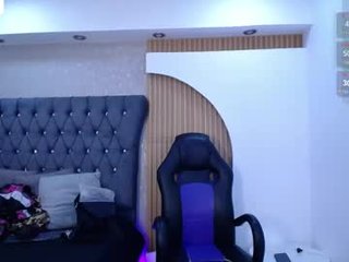 caro_fisher cam mature loves to shove ohmibod as deep as possible