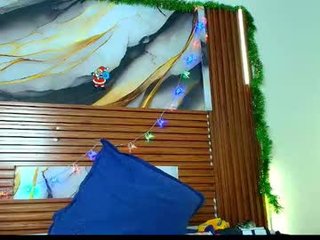 evelin_thompsson latina cam babe brings live sex to him online