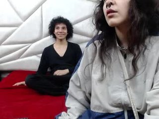 nyx_and_arian horny cam chick gets her feet licked off by slave online