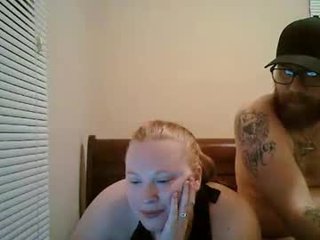 str8andbi93 cam babe wants her pussy fucked hard on camera