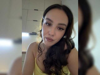 lizaking asian brunette cam girl shows her pussy on camera