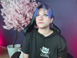 luaneter cam girl loves deep blowjob in the chatroom