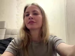 dorielathern depraved blonde cam girl presents her pussy drilled