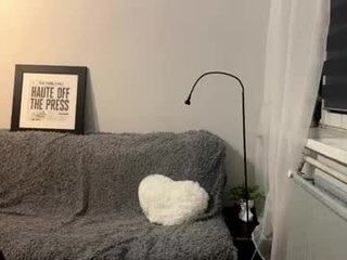 lacecurl cam girl will surprise you with her huge gaping asshole