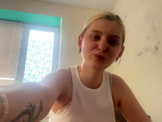 milenamilk depraved blonde cam girl presents her pussy drilled