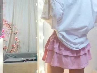 wumcam beautiful cam babe has the ever-willing mens at her service, and she uses him for all he's good for