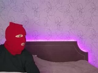 dyavoll666 kinky cam babe loves kissing and toying online