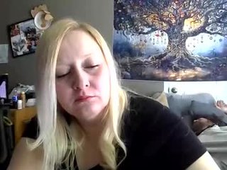 blondieandryno69 fat milf cam whore wants a huge cock fucking