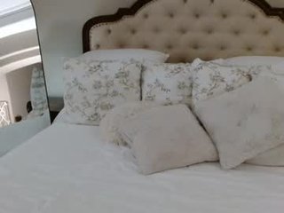 hot_wife_amber cam slut loves fucking her boyfriend online