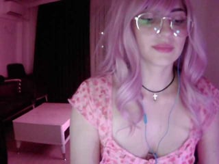 sia-akuma depraved brunette cam girl presents her pussy sodomized