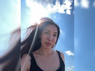 milahha depraved brunette cam girl presents her pussy sodomized