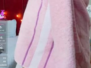 beautifulskinny18 cam babe with small tits playing with pink ohmibod