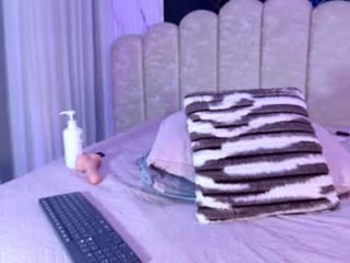 lia_vel latina cam babe toying her pussy and getting it fucked hard