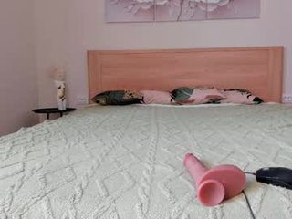 oh_my_lashes cute cam girl gives blowjob and gets her holes pounded