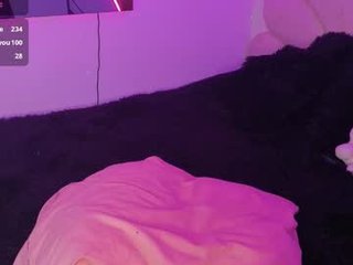 korolovaa cam girl with tight ass makes blowjob