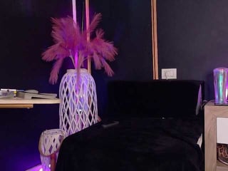 deeadiamond1 depraved blonde cam girl presents her pussy drilled