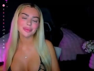 ayla_demir german cam girl giving good blowjob she will show her dirty cunt