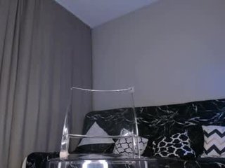 emmaeu cam girl loves hard fucking to throw up to his ears feet online