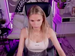 effyfetcher cam domina with big tits in the chatroom