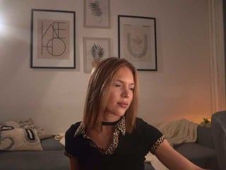 justforfunnn depraved blonde cam girl presents her pussy drilled