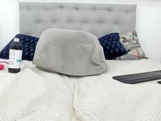 candy_sex_18x naked cam girl loves ohmibod vibration in her tight pussy online