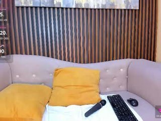 nahiajhonson_ cam babe takes ohmibod online and gets her pussy penetrated