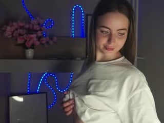 enevilin cute cam girl gives blowjob and gets her holes pounded