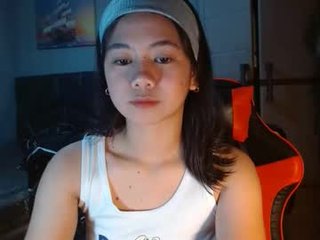 strawberry_kissesx petite asian cam girl in dirty live sex show