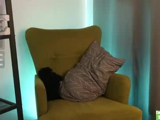 siara_monis english cam babe likes masturbating live during her adult sessions