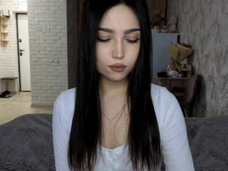 meghaneberting elegant cam girl in a revealing bra online
