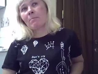 sakura_blonde blonde cam babe in the chatroom offers her holes for banging