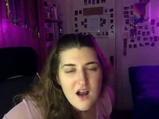 litlebabygoddess kinky cam slut goes for deeper pussy insertions online