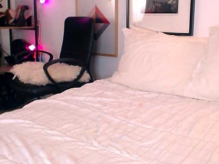 alexandrawoow depraved blonde cam girl presents her pussy drilled