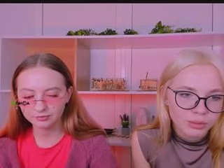 sendi_cais beautiful webcam babe gets her ass fucked from behind