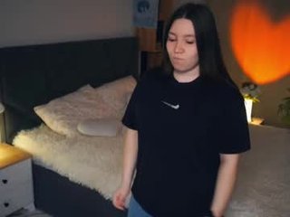 elviafinnell cam girl showing big tits and big ass