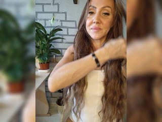 greatkate brunette cam girl loves swallow deep