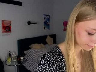 bunnny_hop sex cam with a horny cute cam girl that's also incredibly naughty
