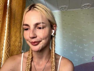 augustaruehling depraved brunette cam girl presents her pussy sodomized