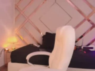 mia_pembroke_ cam babe pussy is well fucked & happy by the time the machines are done