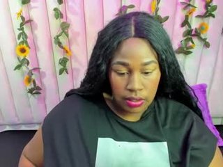 bloom_b cam girl with big tits lets the huge dick deep inside her pussy